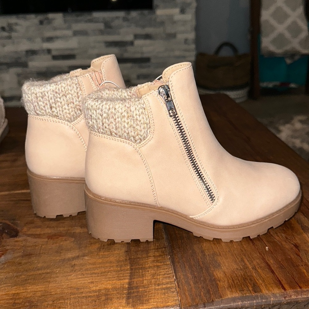 Brand New Girls Dolce Vita booties / Youth size 3